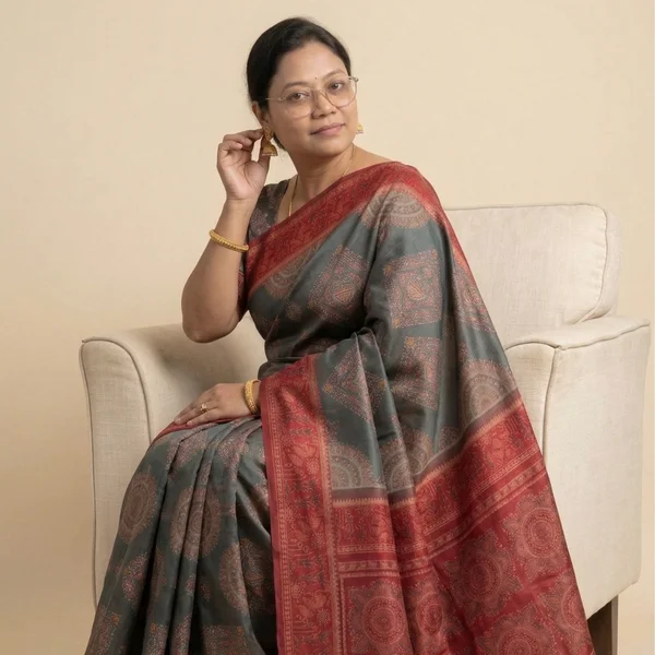 Grey Saree with Red Traditional Border & Ethnic Motifs - Image 3